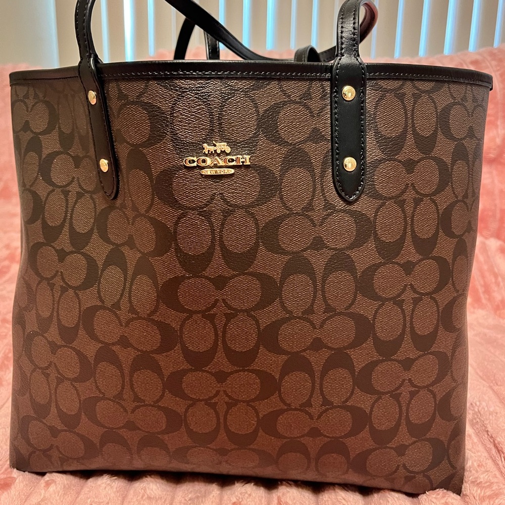 Coach reversible City Tote-New wo tags